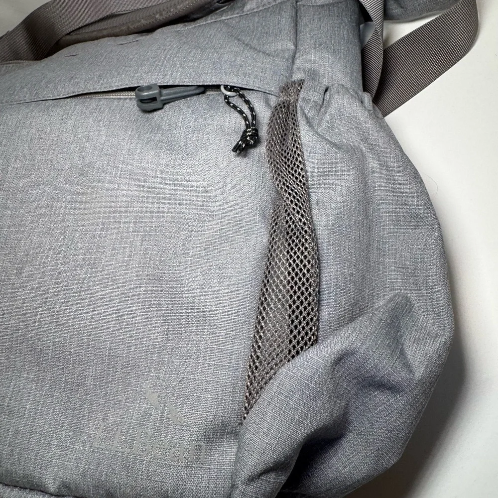 L.L.Bean Comfort Carry Messenger Bag in grey
